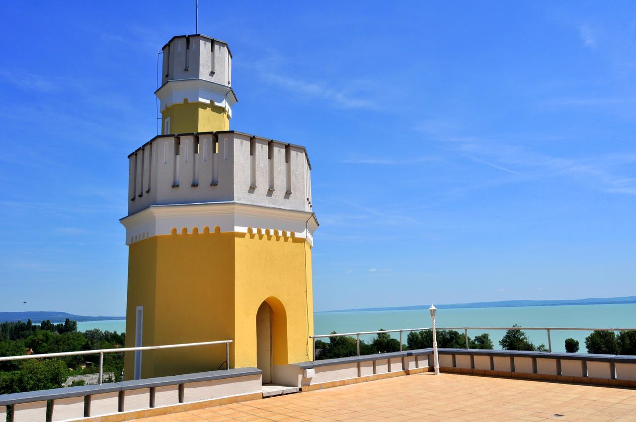 באלאטונספזד Sir David Balaton Castle Apartmanok מראה חיצוני תמונה