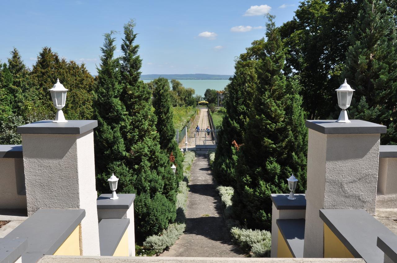 באלאטונספזד Sir David Balaton Castle Apartmanok מראה חיצוני תמונה